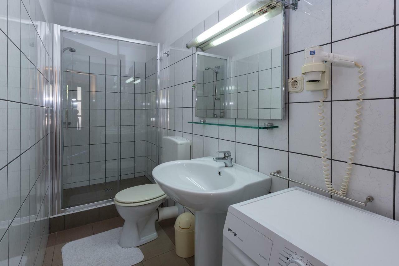 Apartments Goga มาลีโลชินจ์ ภายนอก รูปภาพ