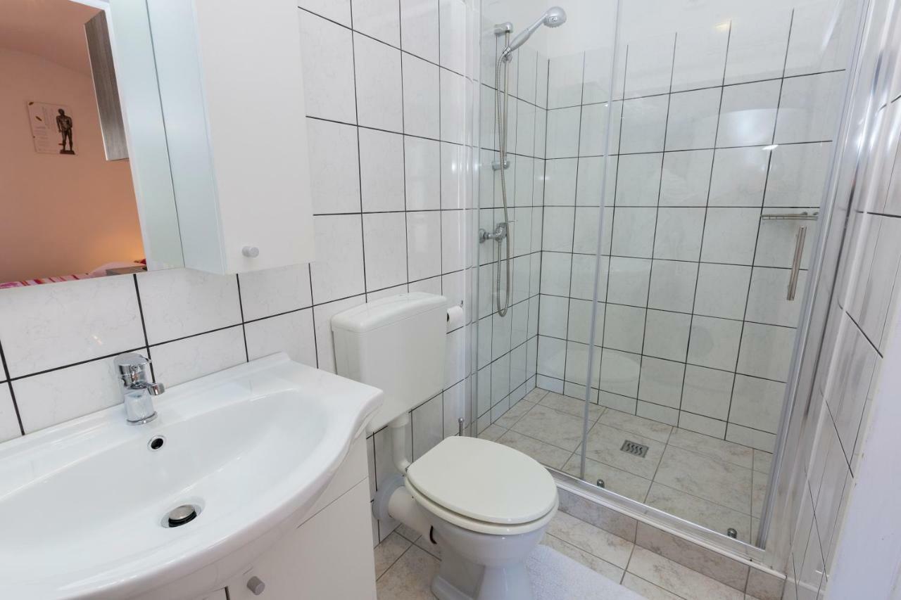 Apartments Goga มาลีโลชินจ์ ภายนอก รูปภาพ
